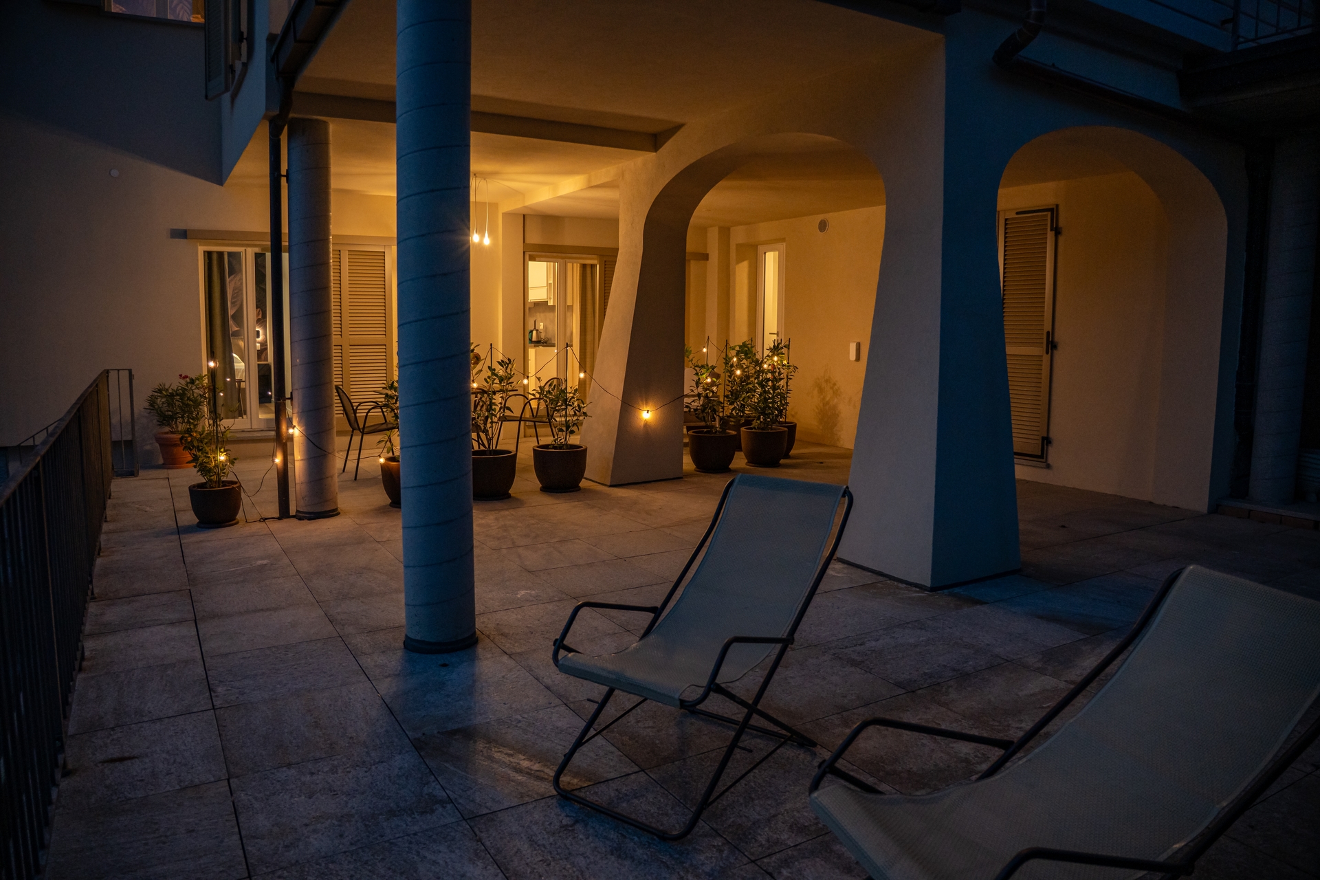 Alba Palace Luxury Apartments - Red