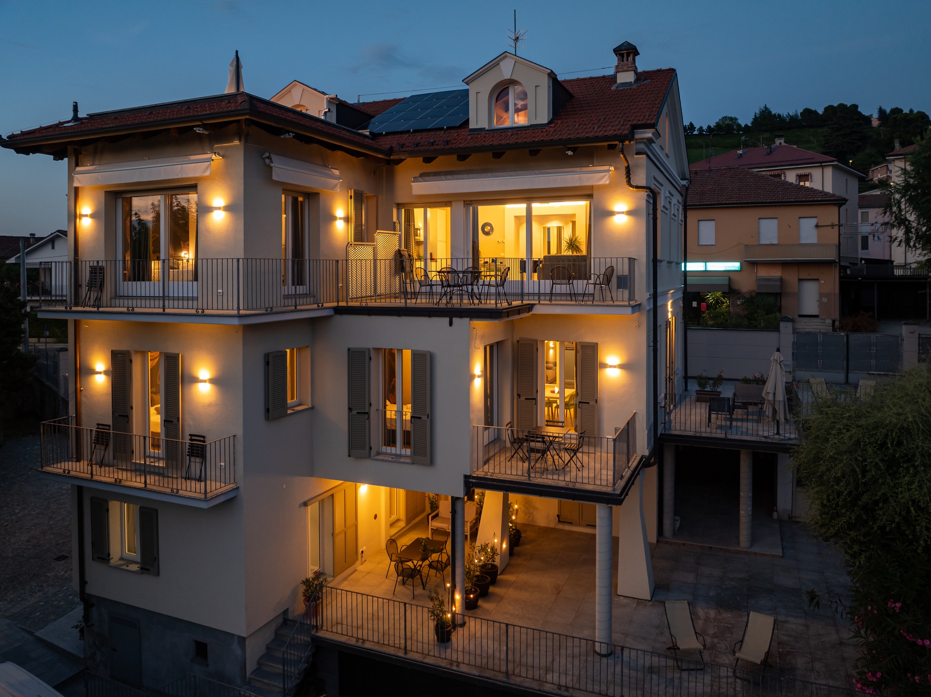 Alba Palace Luxury Apartments - White
