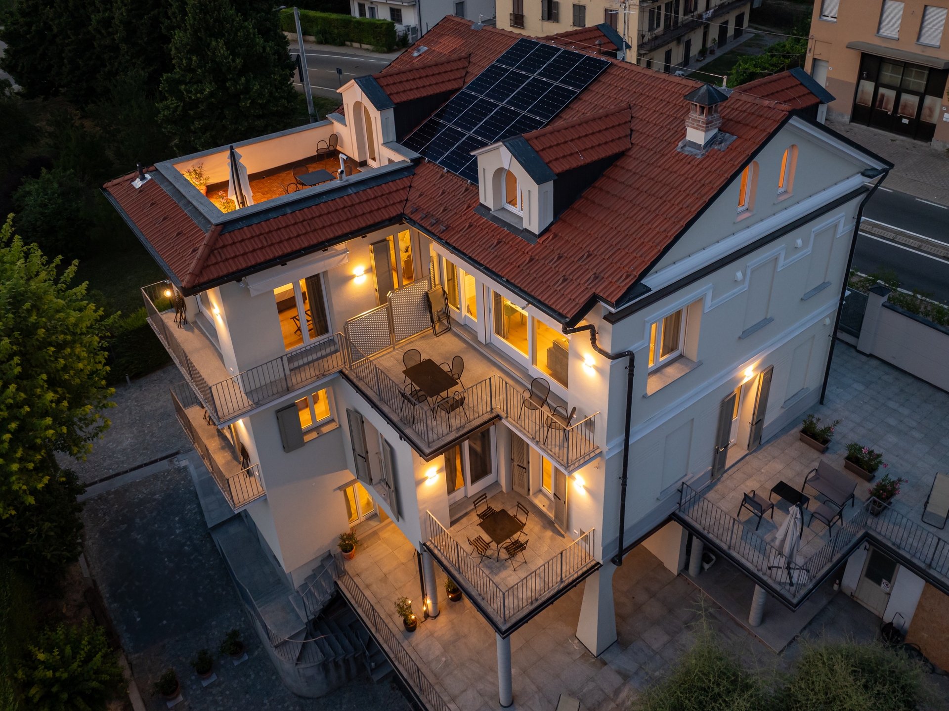 Alba Palace Luxury Apartments - Yellow