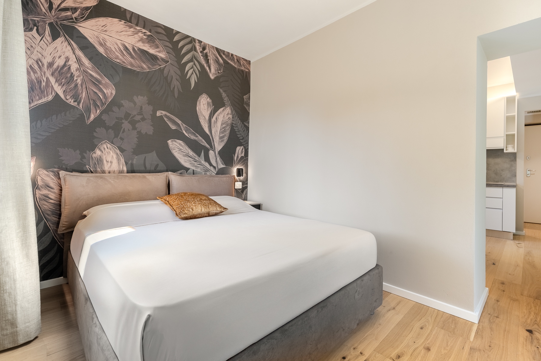 Alba Palace Luxury Apartments - Yellow