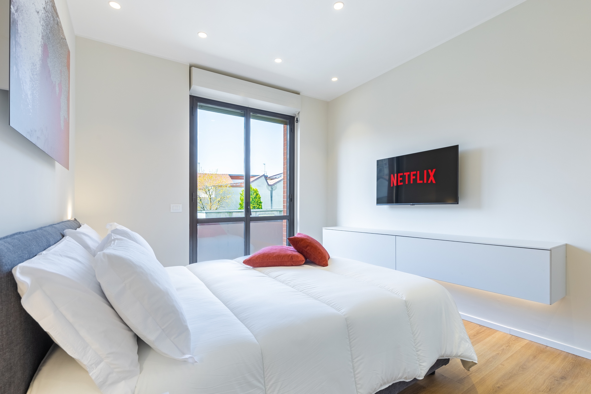 C8 Apartments: Rosso Rubino 03