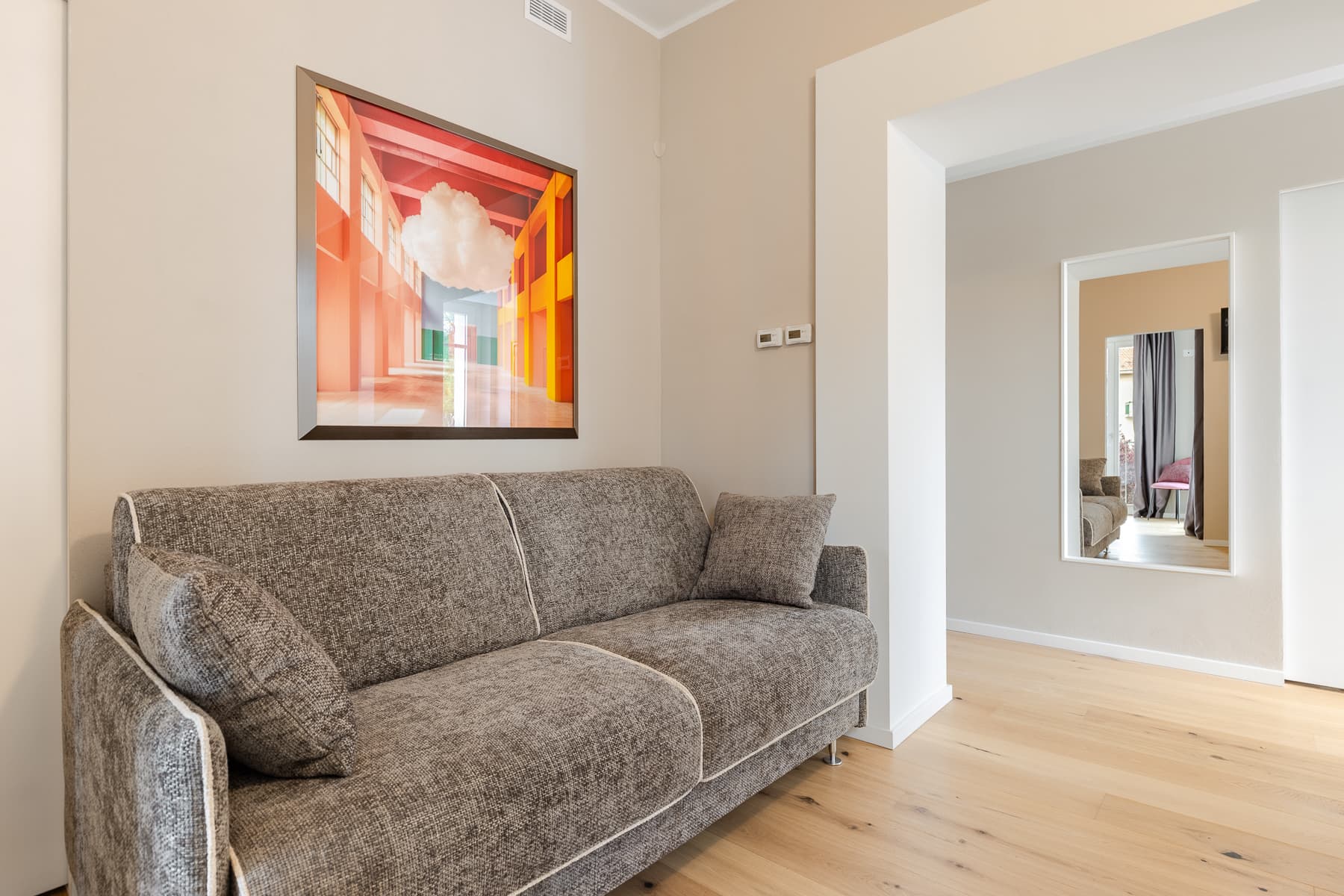 Alba Palace Luxury Apartments - Red