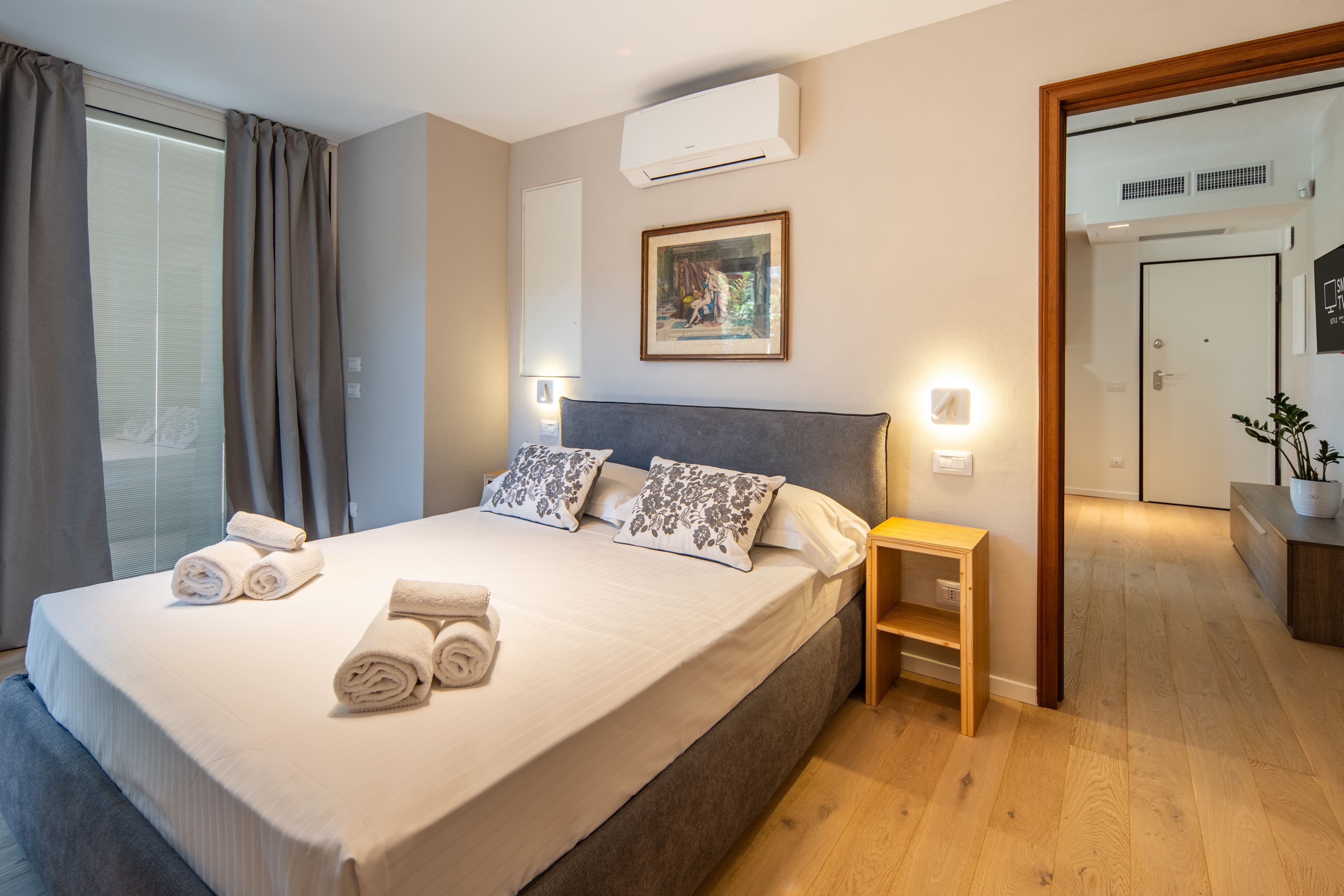 Alba Palace Luxury Apartments - White