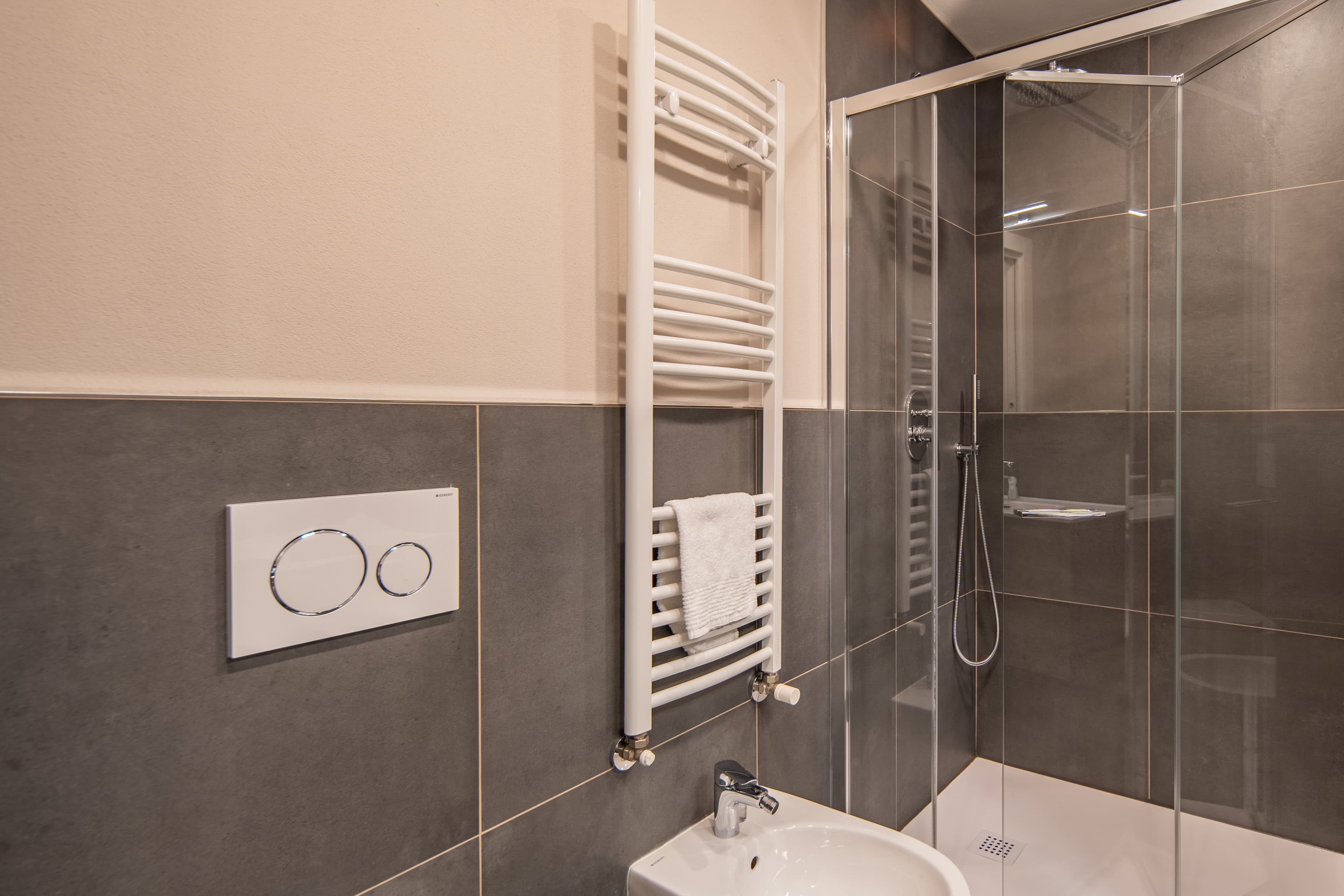 Alba Palace Luxury Apartments - White